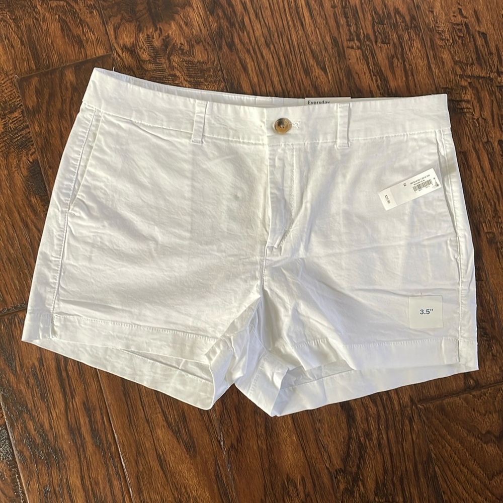 NWT-Old Navy White Shorts size 12